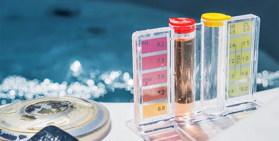 Quais são as diferenças entre o cloro líquido e o cloro granulado?